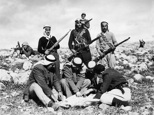 chalil rissas, abdel-qadir al-husayni studying maps with his aides, undated, lootde material, haganah archive
