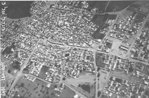 palmach squadron together with the technical department, almajdal (after 1948 was populated by israelis, today ashqelon), 1947
aerial photograph, map
the photograph was taken for surveillance and conquest purposes pre 1948 war
