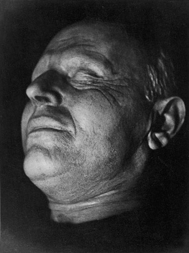 tim gidal, chaim nachman bialik, death mask, 1935, courtesy pia gidal
