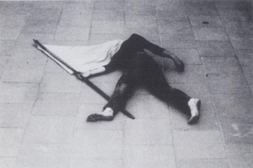 eftat natan, flag, 1974, photographed action, courtesy by the artist and rosenfeld gallery, documented by tamar getter