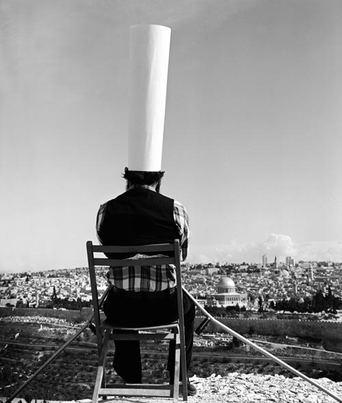 moti mizrahi,  facing the town, 1974